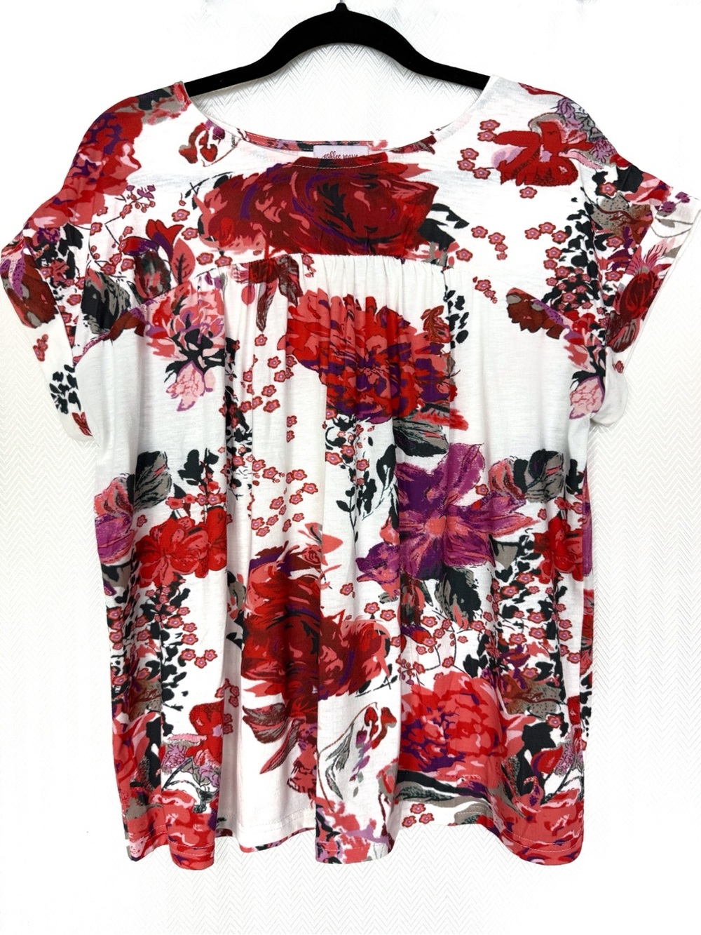 Ashlee Marie Boutique White Floral Short Sleeve Top Size XL